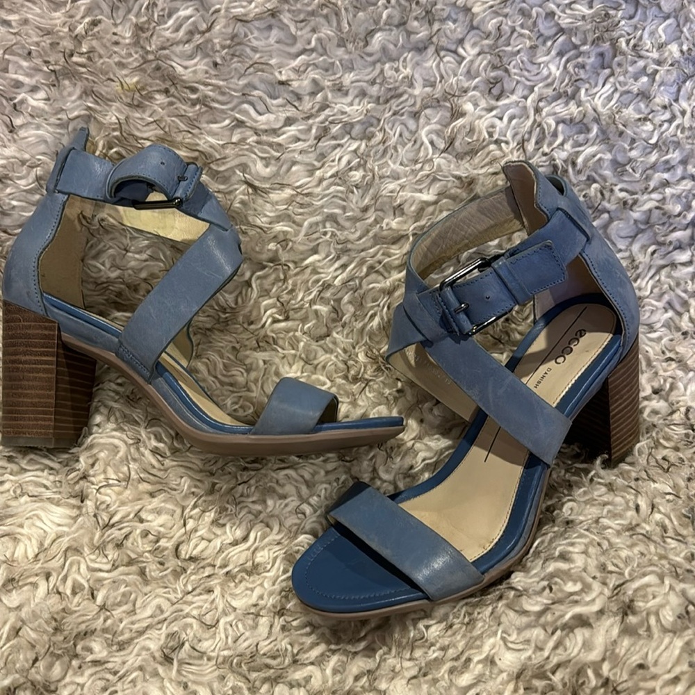 Like new Ecco heeled sandal